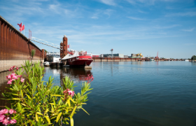 Een boot in de haven