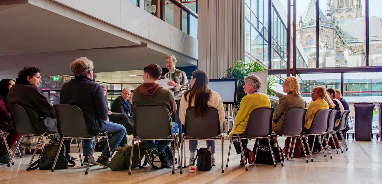 Deelnemers van het Arnhemse Burgerberaad in gesprek