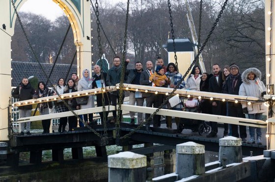 Ahmed Marcouch met de 21 nieuwe Nederlanders